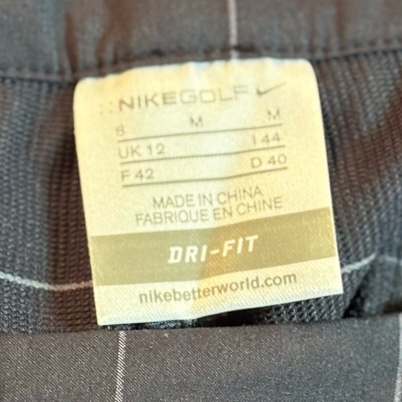 Women’s Nike Golf Dri-fit Bermuda Shirts. Size 8. Navy, white, gray. Pockets - Picture 7 of 7